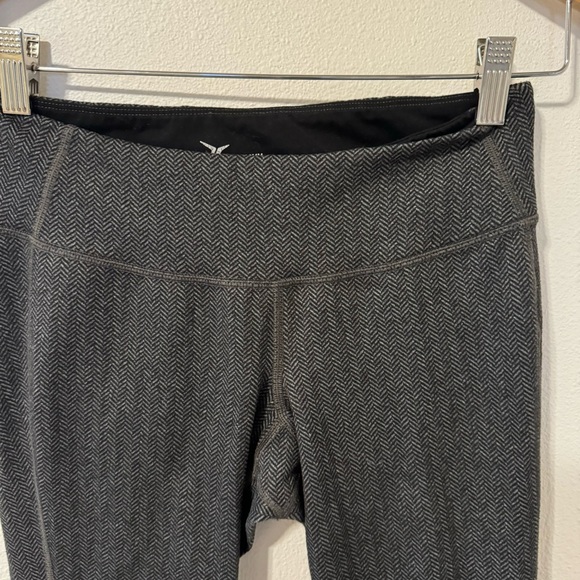 Old Navy Go-Dry Mid Rise Herringbone Leggings Charcoal Gray-Small - Picture 4 of 7